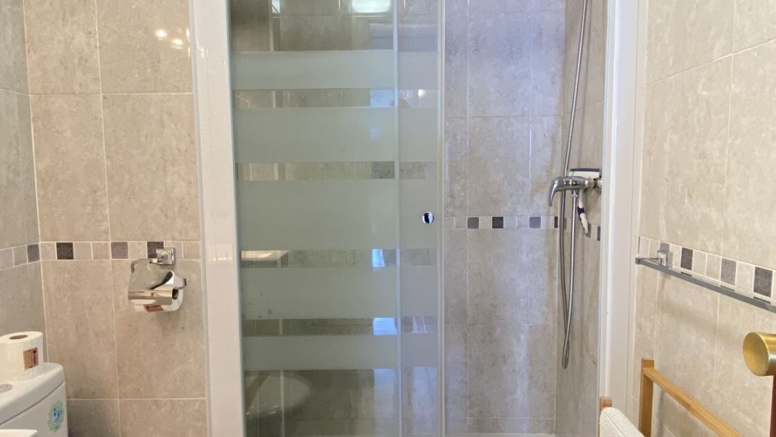 Decorar el wc para alquilar tu apartamento en Nerja